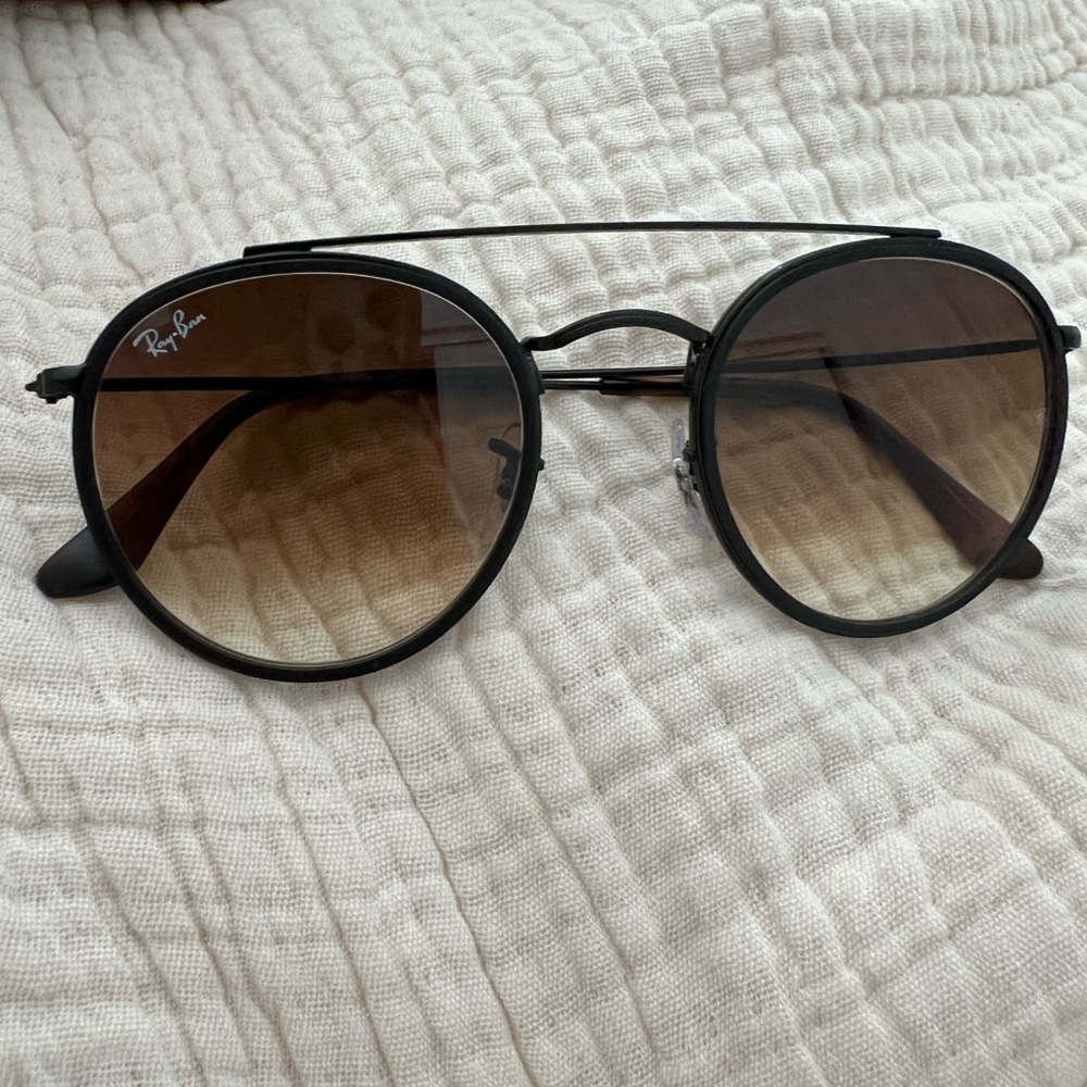 RAY BAN ROUND DOUBLE BRIDGE
RB3647N